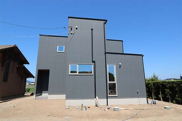 SUNNY HOUSE