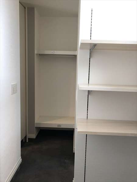 NO FRONT DOOR HOUSE