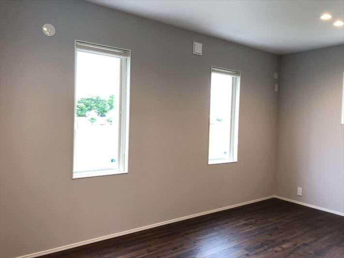 NO FRONT DOOR HOUSE