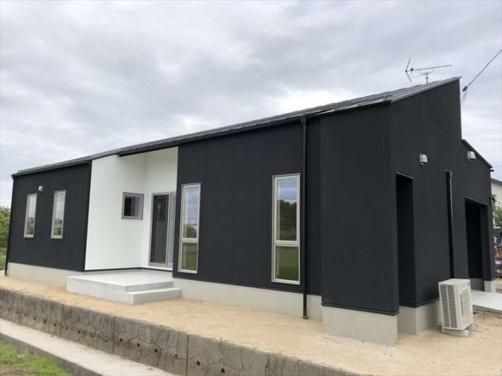 NO FRONT DOOR HOUSE